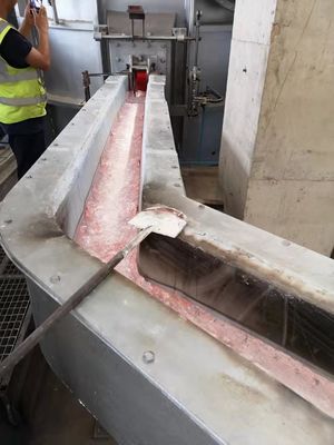 Caniveau en métal avec le chauffage électrique pour la billette moulant dans un casthouse en aluminium.