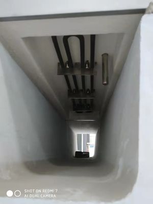 Caniveau en métal avec le chauffage électrique pour la billette moulant dans un casthouse en aluminium.