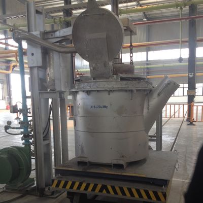 Transférez efficacement de l'aluminium fondu avec des cuillers de transfert d'aluminium fondu et une surface lisse Commandez maintenant