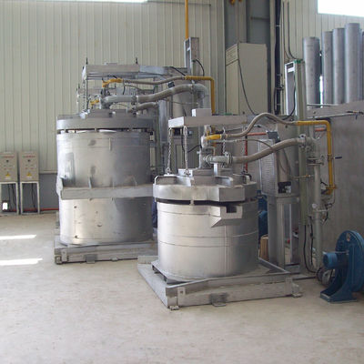 Cuve de transfert de type théière pour le transport sur de longues distances d'aluminium fondu dont la chute de température naturelle est ≤ 12 °C/h et dont la capacité est comprise entre 500 et 6 000 kg