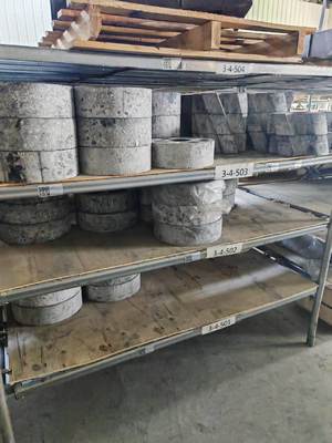 Pièces de coulée sous pression Rotor de graphite anti-oxydation 90 × 950 mm pour l'aluminium fondu et l'utilisation et le dégazage dans les fours durs