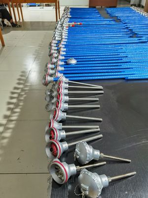 Capteur de température à thermocouple avec mesure de la tension Seebeck et jonction de métaux dissemblables