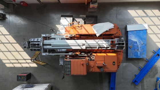 Véhicule de manutention de four tout électrique avec commandes intelligentes pour un nettoyage sûr et une injection de flux rotatif