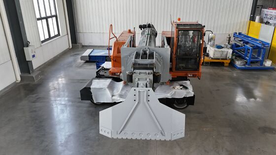 Unité mobile d'élimination des boues avec conduite entièrement électrique et nettoyage à grande vitesse du four équipée d'un faisceau télescopique hydraulique