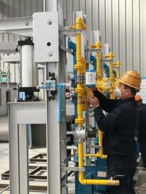 Régler le transfert de matériaux en aluminium avec des cuillers de transfert en aluminium fondu