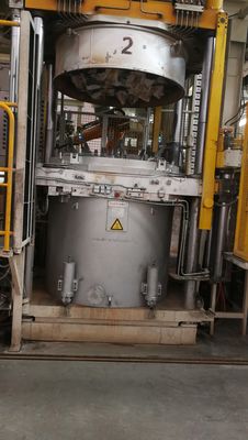 Four de creuset 900KG en aluminium argenté